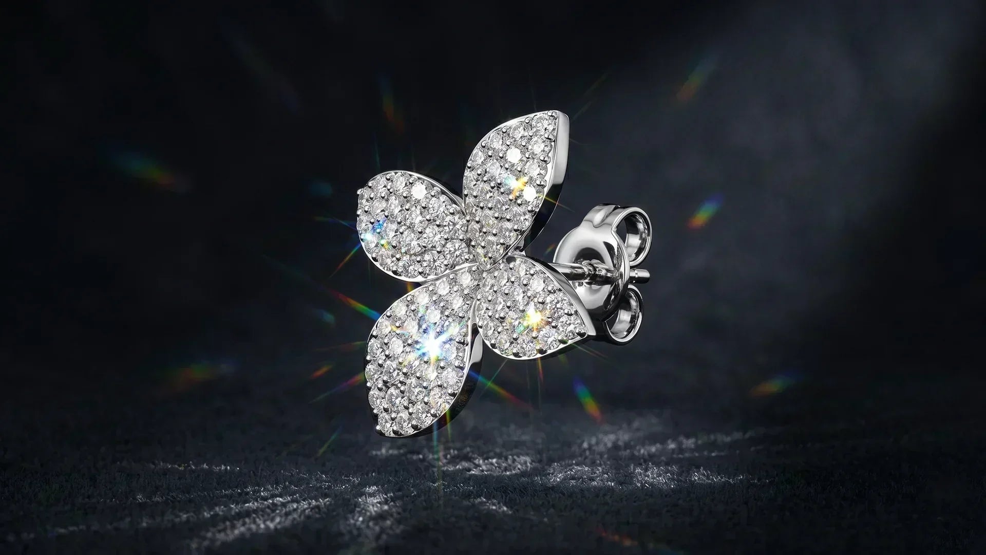 Aalaya Pavé lab-grown diamond earring showing fire dispersion and sparkle